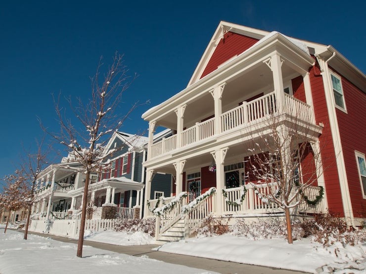 house-decorated-winter-holidays_198639-31676
