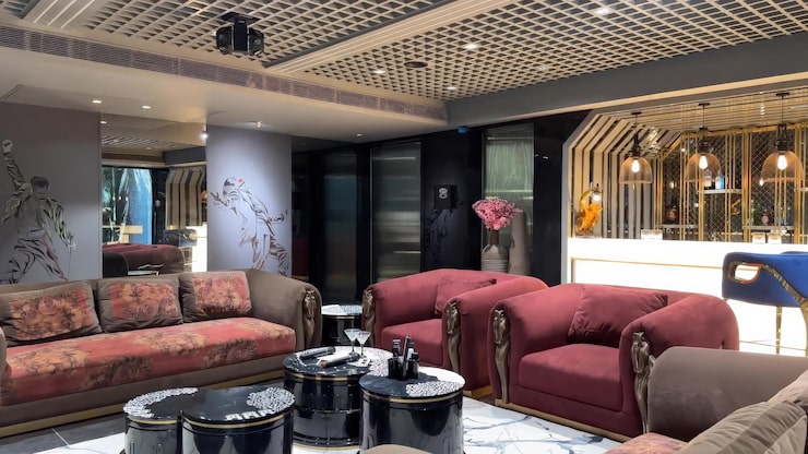 room-with-lot-furniture-chandelier_1021079-288330